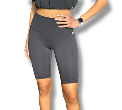 Seamless Front Longer Biker Shorts - Black